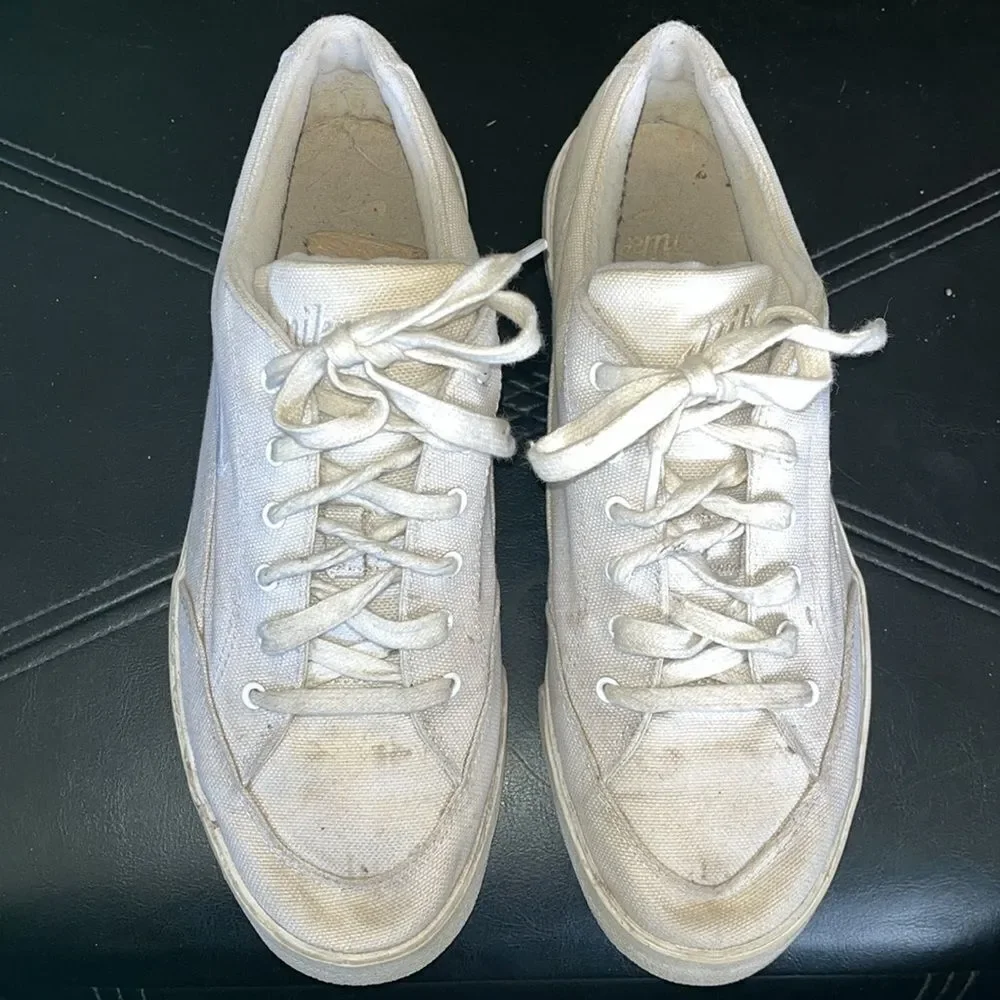 WOMEN’S CANVAS NIKE PLATFORM SHOES SIZE 11/ EURO 43